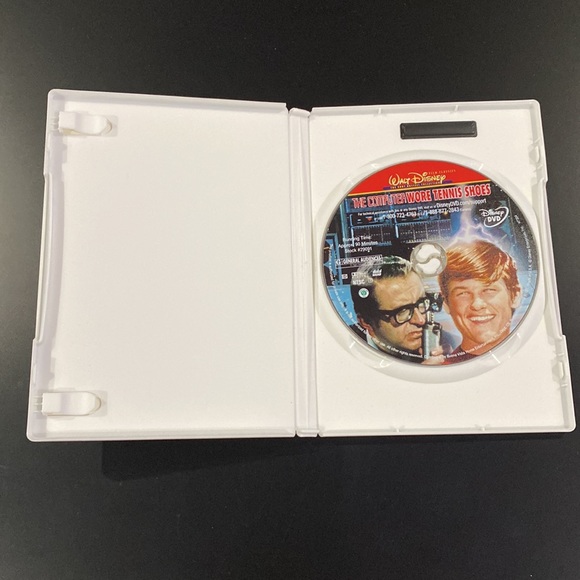 The Computer Wore Tennis Shoes - DVD - Picture 3 of 4